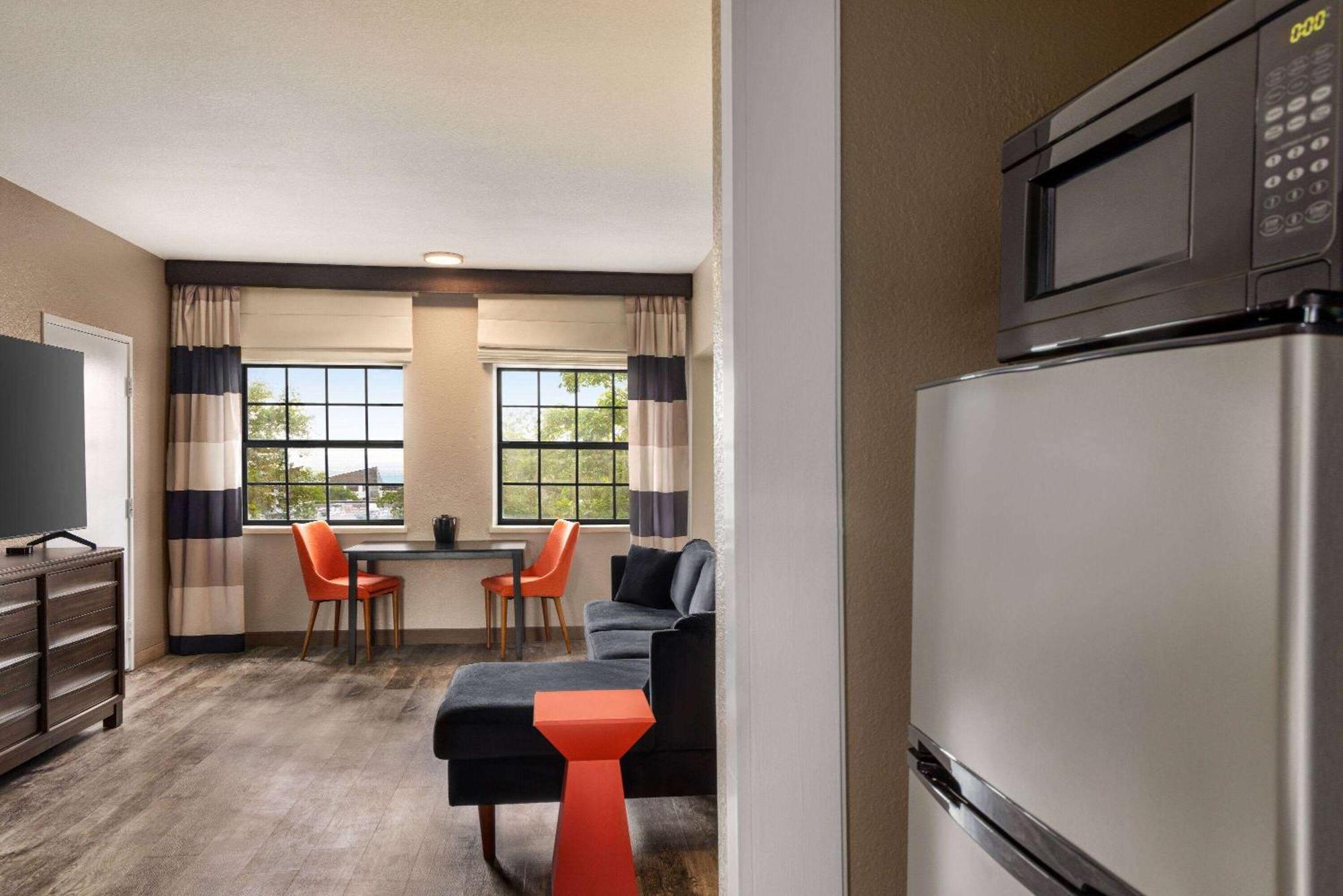 Hotel Ramada By Wyndham Albuquerque Airport Zewnętrze zdjęcie