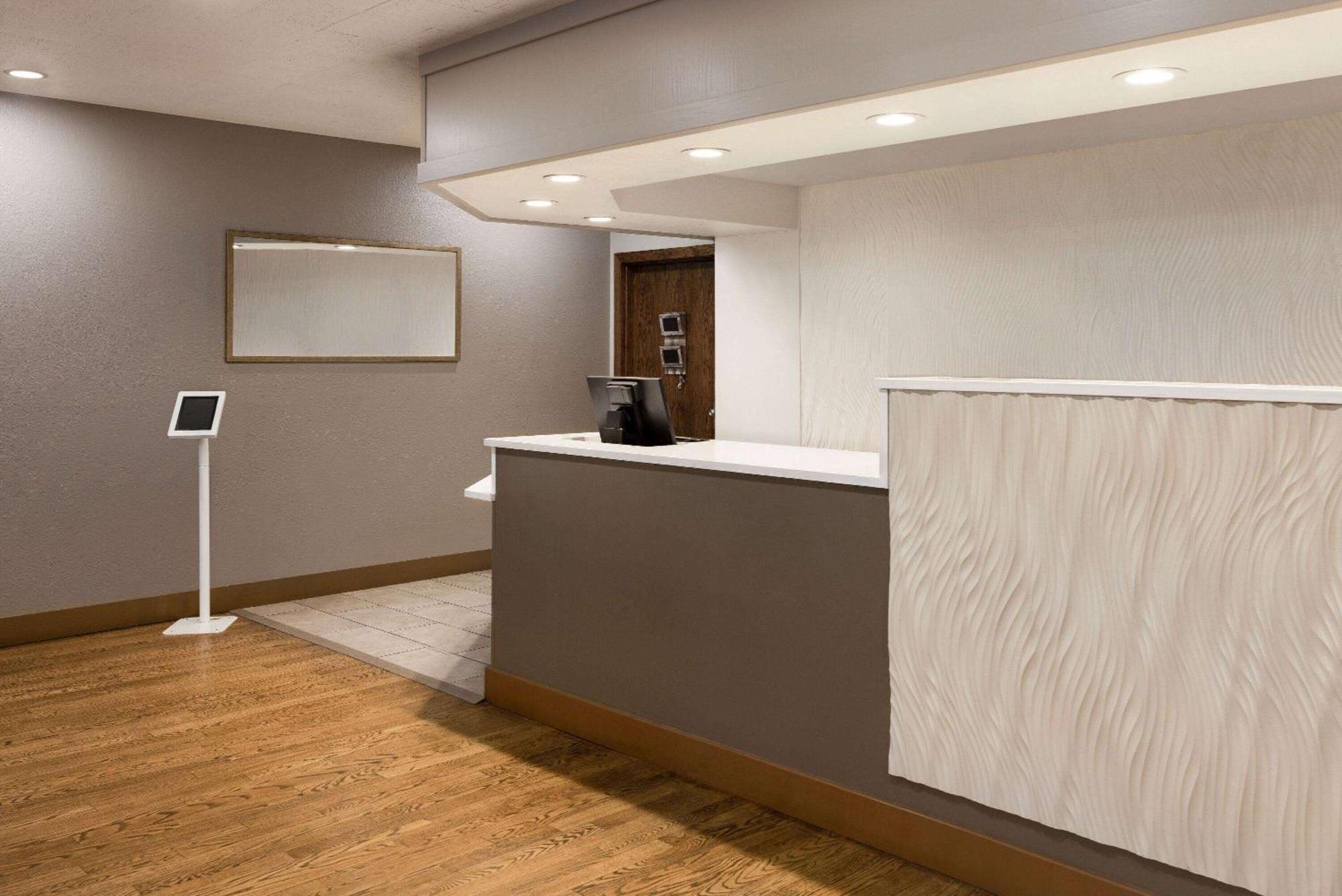 Hotel Ramada By Wyndham Albuquerque Airport Zewnętrze zdjęcie