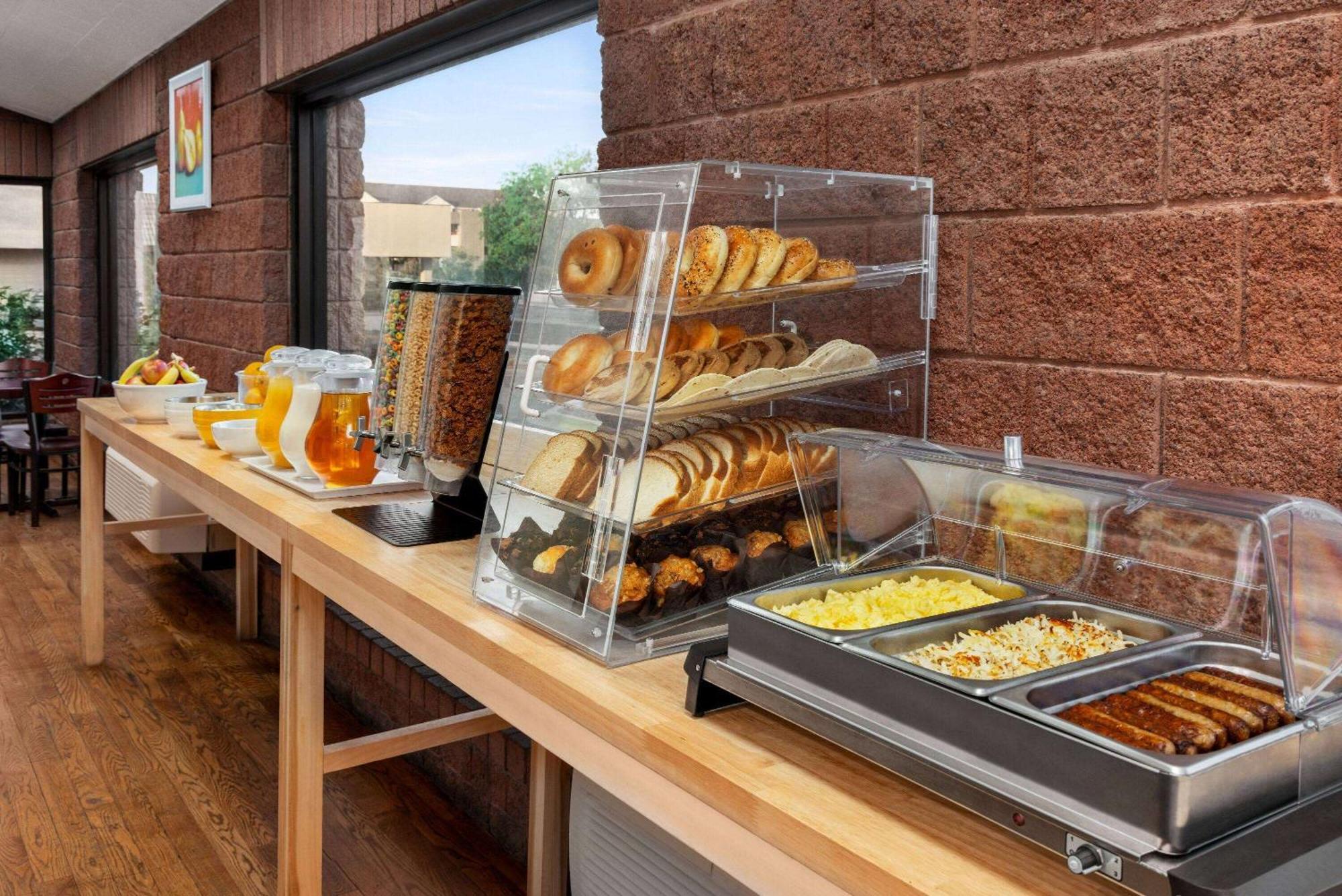 Hotel Ramada By Wyndham Albuquerque Airport Zewnętrze zdjęcie