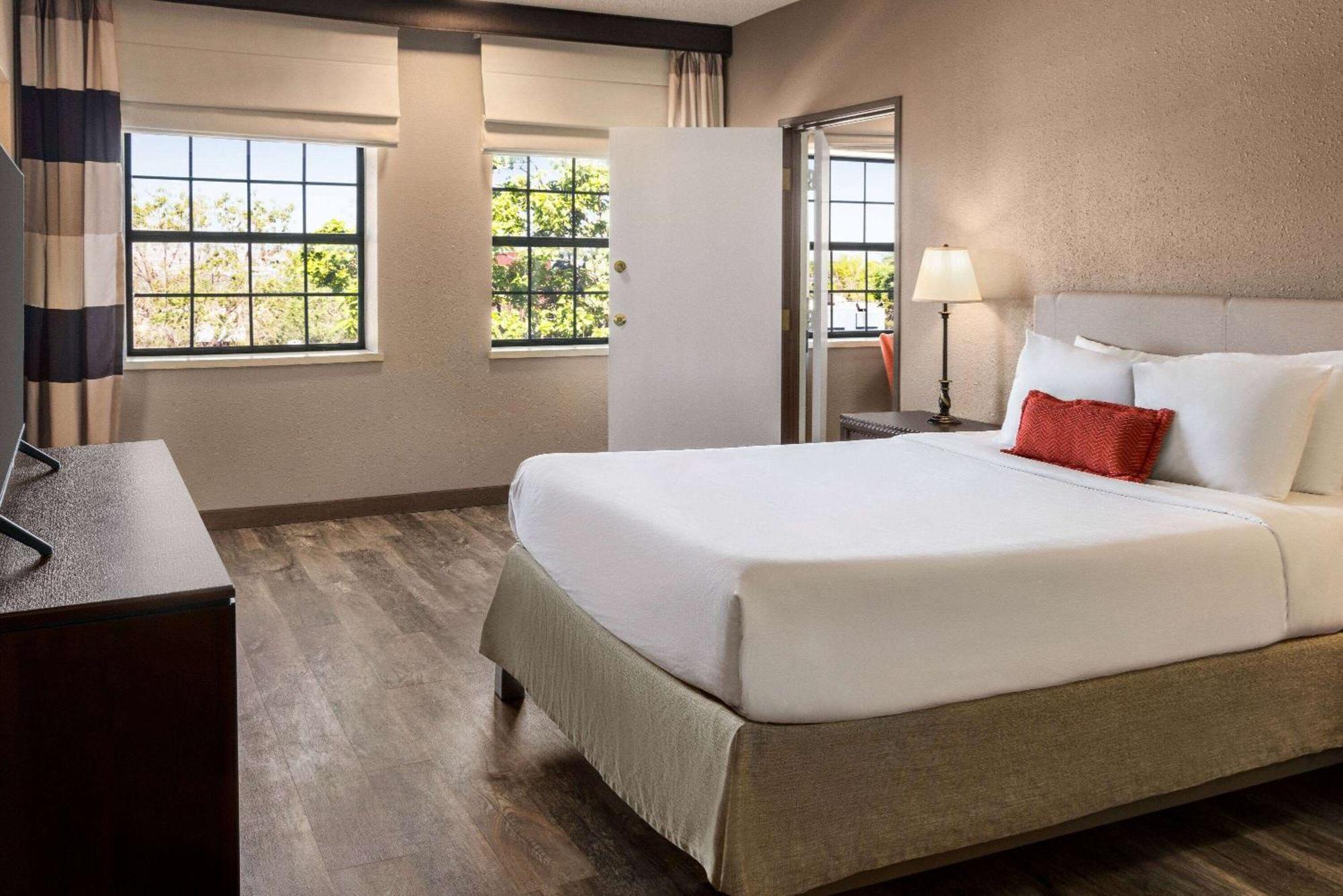 Hotel Ramada By Wyndham Albuquerque Airport Zewnętrze zdjęcie